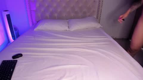 Snapshot of steffany_lopez_ chatting on January 3, 10:29 pm steffany_lopez_ online show from January 3, 10:29 pm