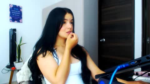 Stefany online show from February 22, 11:38 pm