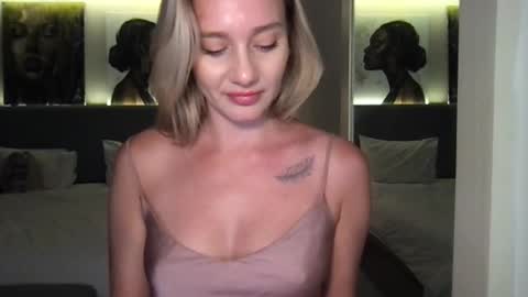 Snapshot of stella_loveu chatting on October 8, 1:26 pm Stella online show from October 8, 1:26 pm