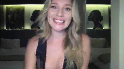 Snapshot of stella_loveu chatting on September 30, 12:55 pm Stella online show from September 30, 12:55 pm