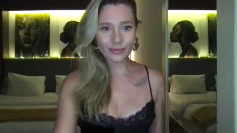 Snapshot of stella_loveu chatting on September 13, 12:02 pm Stella online show from September 13, 12:02 pm