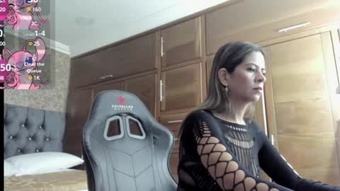 Snapshot of stella_xue chatting on December 21, 8:43 pm Estella online show from December 21, 8:43 pm