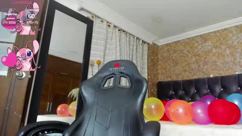 Snapshot of stella_xue chatting on February 24, 8:58 pm Estella online show from February 24, 8:58 pm