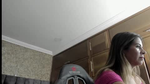 Snapshot of stella_xue chatting on January 4, 7:55 pm Estella online show from January 4, 7:55 pm