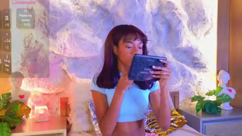 S T E L L A online show from April 25, 4:26 pm