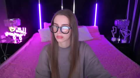 stellahoneywell online show from October 21, 12:53 pm