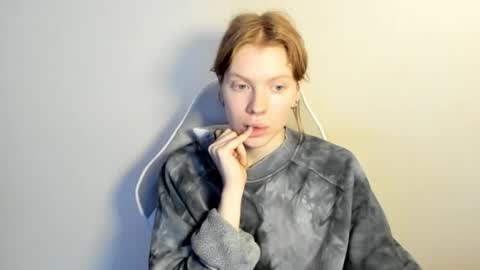 S T E L L A online show from December 18, 8:30 am