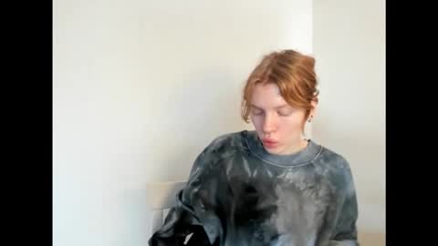 S T E L L A online show from November 18, 8:04 am