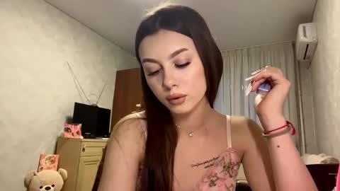 Stephani online show from April 25, 3:42 pm