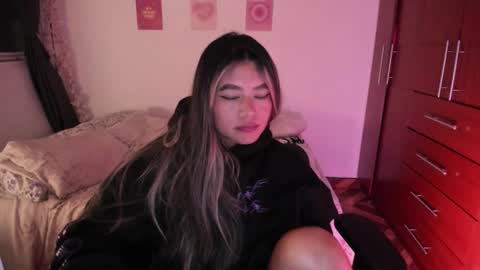 Stephanie  online show from November 9, 3:35 am