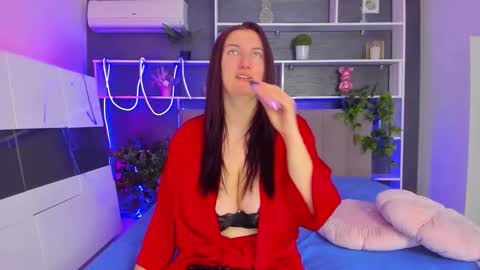 Stephie online show from April 17, 5:42 am