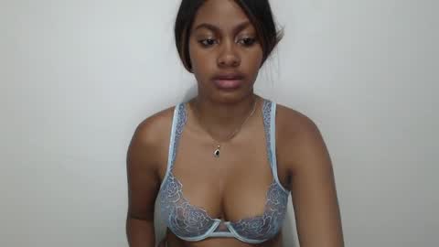 stormihills_ online show from April 30, 1:22 am