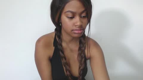 stormihills_ online show from April 25, 10:51 pm