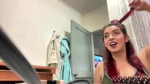 Snapshot of straightoutthetrailer chatting on January 3, 4:44 am lucille beatrice luficer call me lucy online show from January 3, 4:44 am