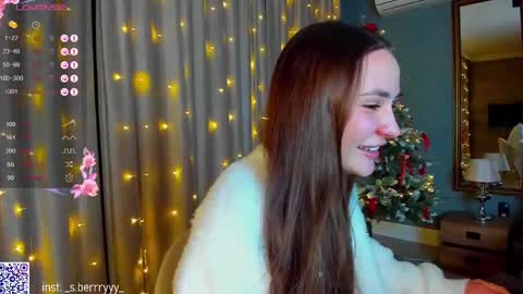 Snapshot of straw_juice chatting on December 14, 4:41 pm Laura online show from December 14, 4:41 pm