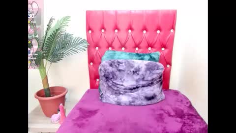 Snapshot of strawberry_lipz chatting on September 29, 4:28 am strawberry_lipz online show from September 29, 4:28 am