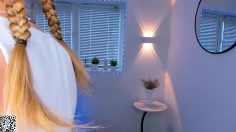 Olivia online show from June 17, 1:40 am