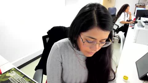 Snapshot of studcb_ chatting on January 31, 7:51 pm studcb_ online show from January 31, 7:51 pm