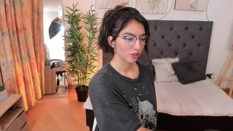 Snapshot of sublimetouch chatting on January 31, 9:05 pm Zoe online show from January 31, 9:05 pm