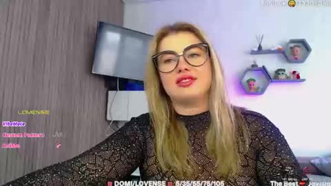 suchcute_ online show from March 7, 4:30 am