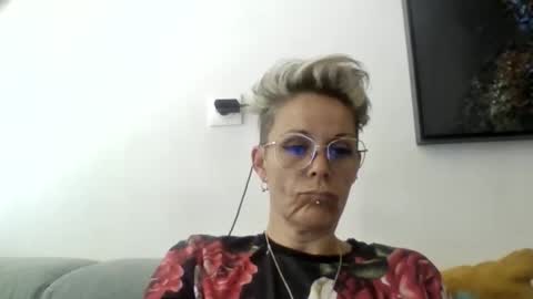 sucrette5629 online show from May 2, 3:59 pm