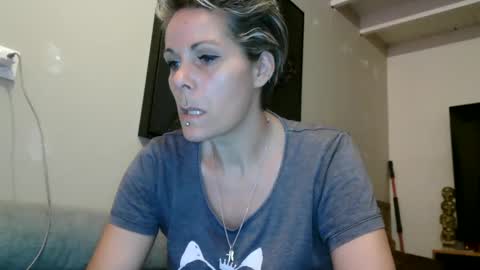 Snapshot of sucrette5629 chatting on March 7, 9:18 am sucrette5629 online show from March 7, 9:18 am