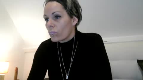 Snapshot of sucrette5629 chatting on March 11, 1:23 pm sucrette5629 online show from March 11, 1:23 pm