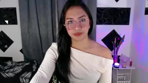 Snapshot of sugar_chloe17 chatting on October 17, 9:29 pm sugar_chloe17 online show from October 17, 9:29 pm