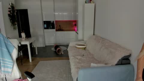 Snapshot of sugar_rainbow chatting on September 22, 6:45 am Kinga online show from September 22, 6:45 am