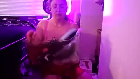 sugarlilypoison online show from June 16, 4:24 am