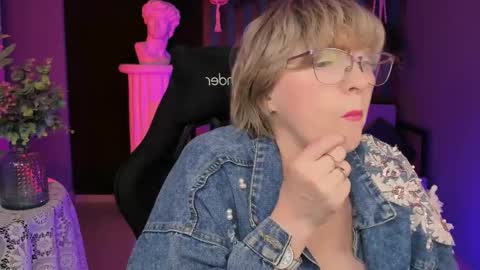 Vivien online show from September 21, 1:43 pm