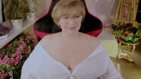 Vivien online show from April 24, 4:54 pm