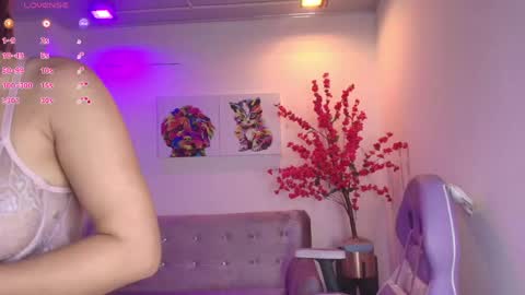 summer_miller online show from April 21, 11:17 am