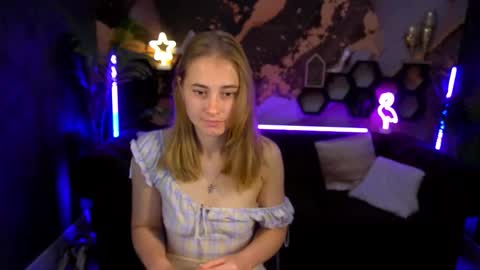 Snapshot of sun_kitty_ chatting on September 18, 7:07 am Alisa online show from September 18, 7:07 am