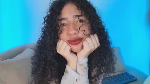 Aillyn Perez online show from February 3, 12:32 am