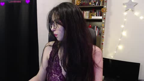 Snapshot of sunflower_uwu chatting on December 14, 12:22 am violetta online show from December 14, 12:22 am