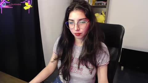 Snapshot of sunflower_uwu chatting on October 6, 2:56 pm violetta online show from October 6, 2:56 pm