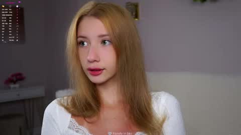 Snapshot of sunnmoonn chatting on October 17, 1:36 pm Lily online show from October 17, 1:36 pm