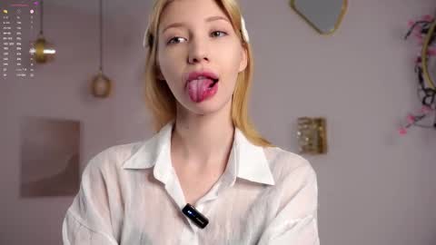 Lily online show from March 22, 2:45 pm