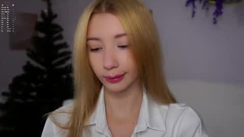 Lily online show from December 22, 2:42 pm