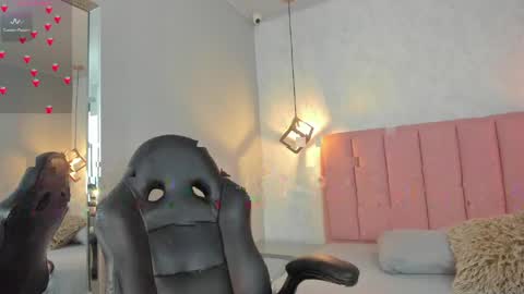  S U N N Y online show from April 9, 1:49 pm