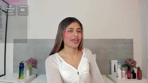 sunnywhitee online show from April 22, 7:22 pm