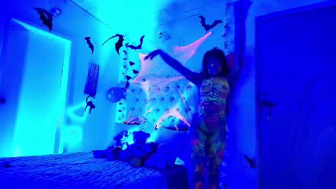 Snapshot of sunrisse_ chatting on October 4, 5:39 pm online show from October 4, 5:39 pm