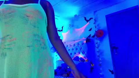 Snapshot of sunrisse_ chatting on October 6, 2:34 pm online show from October 6, 2:34 pm