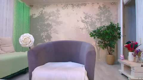 Eva  online show from April 29, 5:30 pm