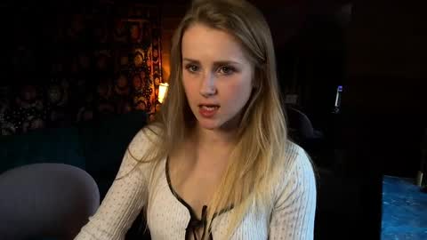 Snapshot of sunshine_pixie chatting on January 22, 12:27 am Sunray online show from January 22, 12:27 am