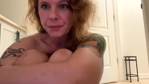 Snapshot of sunshinestarvedcactus chatting on October 6, 4:23 pm Sunshine online show from October 6, 4:23 pm