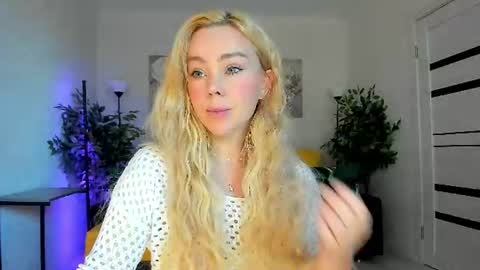 Jenn online show from June 10, 5:06 am