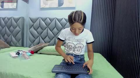 susana_sanchezz online show from March 13, 11:55 am