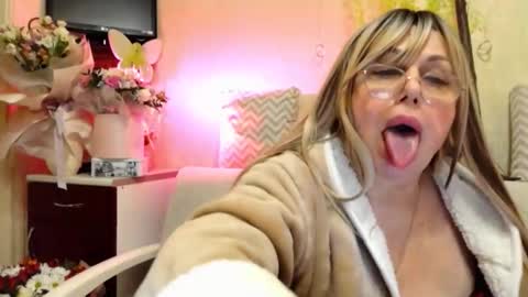 SusiexNoreen online show from April 23, 4:42 am